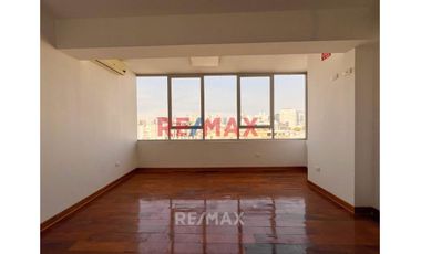 Venta De Gran Edificio Comercial En Plena Avenida, Límite Con Miraflores. (De Estreno)