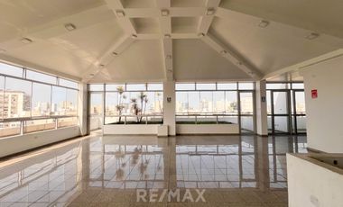 Venta De Gran Edificio Comercial En Plena Avenida, Límite Con Miraflores. (De Estreno)