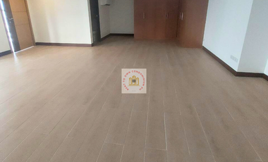 232 sqm 5 bedroom Penthouse FOR SALE in One Central Makati across RCBC Plaza