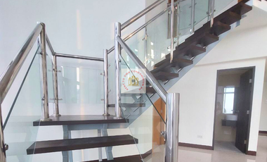 232 sqm 5 bedroom Penthouse FOR SALE in One Central Makati across RCBC Plaza