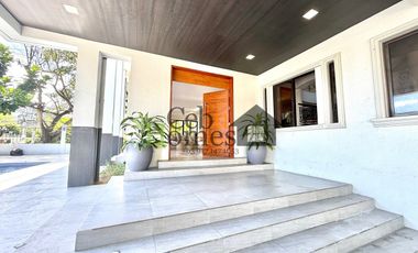 Grand 8 Bedroom House with Pool in Mandaue for Rent