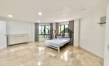 Grand 8 Bedroom House with Pool in Mandaue for Rent