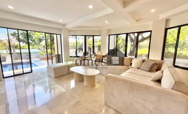 Grand 8 Bedroom House with Pool in Mandaue for Rent