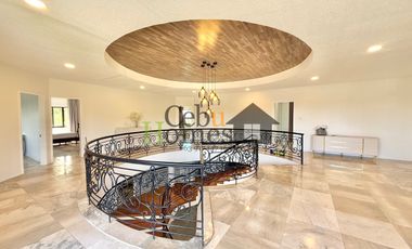 Grand 8 Bedroom House with Pool in Mandaue for Rent