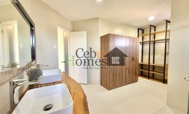 Grand 8 Bedroom House with Pool in Mandaue for Rent