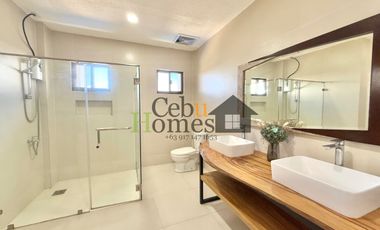 Grand 8 Bedroom House with Pool in Mandaue for Rent