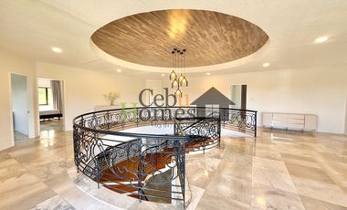 Grand 8 Bedroom House with Pool in Mandaue for Rent