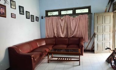 RUMAH DENGAN TANAH YANG LUAS & STRATEGIS DI PURWOHARJO COMAL