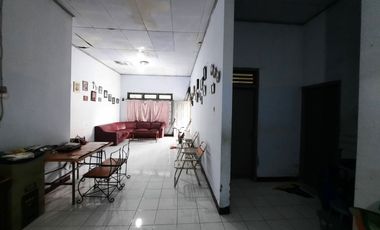 RUMAH DENGAN TANAH YANG LUAS & STRATEGIS DI PURWOHARJO COMAL