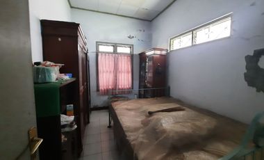 RUMAH DENGAN TANAH YANG LUAS & STRATEGIS DI PURWOHARJO COMAL