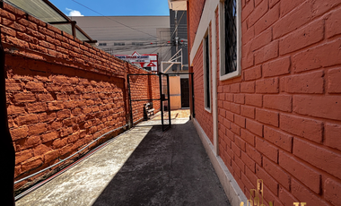 Casas Comerciales en Venta en Cuenca Frente al Mall del Batán