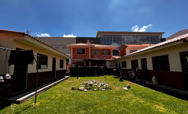 Casas Comerciales en Venta en Cuenca Frente al Mall del Batán