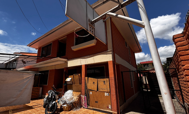 Casas Comerciales en Venta en Cuenca Frente al Mall del Batán