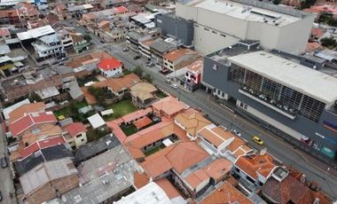 Casas Comerciales en Venta en Cuenca Frente al Mall del Batán