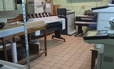 SE RENTAN  AMPLIAS OFICINAS Y AREA DE TRABAJO, A UNA CUADRA DE PLUTARCO ELIAS CALLES