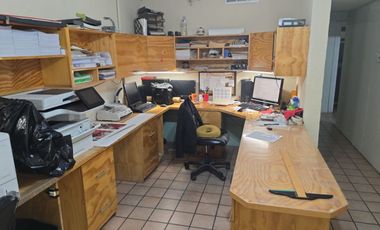 SE RENTAN  AMPLIAS OFICINAS Y AREA DE TRABAJO, A UNA CUADRA DE PLUTARCO ELIAS CALLES