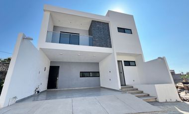 VENTA CASA EN PRIVADA COLONIA MARAVILLAS SUPER UBICADA