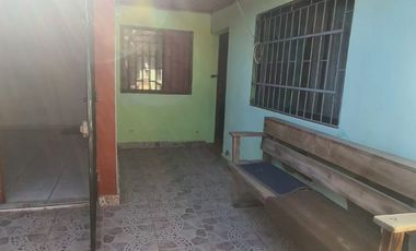 CASA AISLADA TOTALMENTE SÓLIDA- CON LOCAL COMERCIAL- LUBRICENTRO FUNCIONANDO. LO PRADO.
