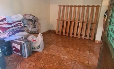 CASA AISLADA TOTALMENTE SÓLIDA- CON LOCAL COMERCIAL- LUBRICENTRO FUNCIONANDO. LO PRADO.