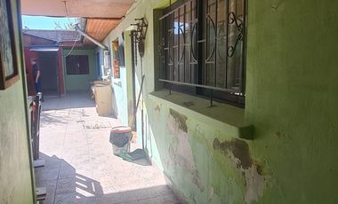 CASA AISLADA TOTALMENTE SÓLIDA- CON LOCAL COMERCIAL- LUBRICENTRO FUNCIONANDO. LO PRADO.