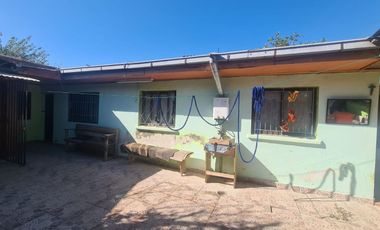 CASA AISLADA TOTALMENTE SÓLIDA- CON LOCAL COMERCIAL- LUBRICENTRO FUNCIONANDO. LO PRADO.