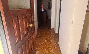 CASA AISLADA TOTALMENTE SÓLIDA- CON LOCAL COMERCIAL- LUBRICENTRO FUNCIONANDO. LO PRADO.