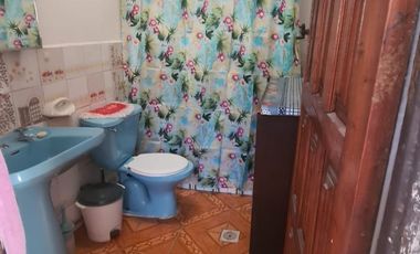 CASA AISLADA TOTALMENTE SÓLIDA- CON LOCAL COMERCIAL- LUBRICENTRO FUNCIONANDO. LO PRADO.