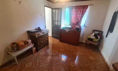 CASA AISLADA TOTALMENTE SÓLIDA- CON LOCAL COMERCIAL- LUBRICENTRO FUNCIONANDO. LO PRADO.