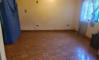 CASA AISLADA TOTALMENTE SÓLIDA- CON LOCAL COMERCIAL- LUBRICENTRO FUNCIONANDO. LO PRADO.