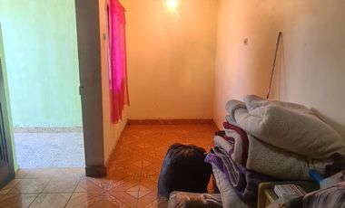 CASA AISLADA TOTALMENTE SÓLIDA- CON LOCAL COMERCIAL- LUBRICENTRO FUNCIONANDO. LO PRADO.