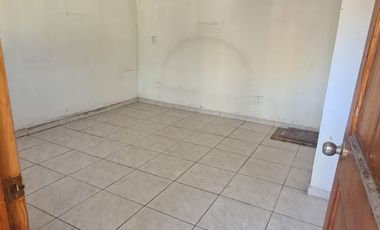 CASA AISLADA TOTALMENTE SÓLIDA- CON LOCAL COMERCIAL- LUBRICENTRO FUNCIONANDO. LO PRADO.