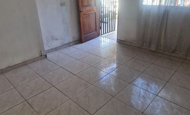 CASA AISLADA TOTALMENTE SÓLIDA- CON LOCAL COMERCIAL- LUBRICENTRO FUNCIONANDO. LO PRADO.