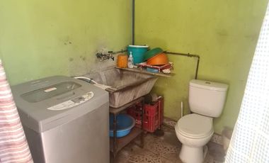 CASA AISLADA TOTALMENTE SÓLIDA- CON LOCAL COMERCIAL- LUBRICENTRO FUNCIONANDO. LO PRADO.