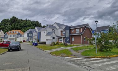 CASA 4   DORMITORIOS,  2 ESTEROS, PUERTO MONTT