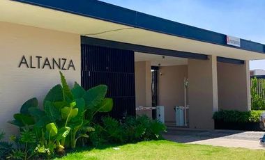 SOLARES HERMOSA CASA DE 4 NIVELES! CON SOTANO, ROOF GARDEN, 5 RECAMARAS 4.5 BAÑOS!