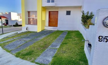 Bonita casa en renta sobre esquina  Punta Altozano.