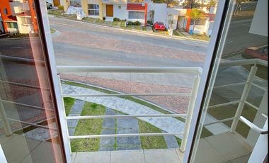 Bonita casa en renta sobre esquina  Punta Altozano.