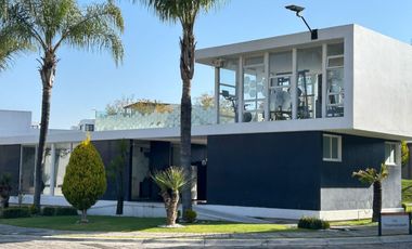 TERRENO EN VENTA CLÚSTER CON ALBERCA EN LOMAS DE ANGELÓPOLIS