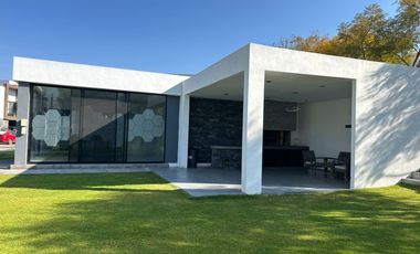 TERRENO EN VENTA CLÚSTER CON ALBERCA EN LOMAS DE ANGELÓPOLIS