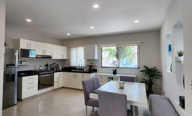 En RENTA Casa con o sin Muebles en Lomas de la Rioja