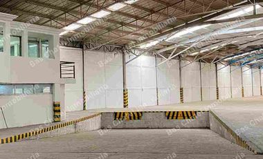 Nave de 2200m2 con Andénes y Transformador de 150kvas.