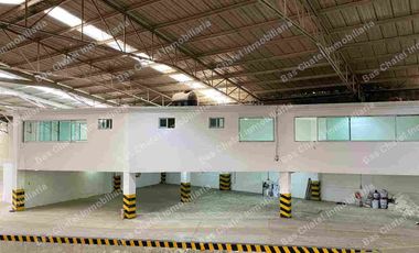 Nave de 2200m2 con Andénes y Transformador de 150kvas.
