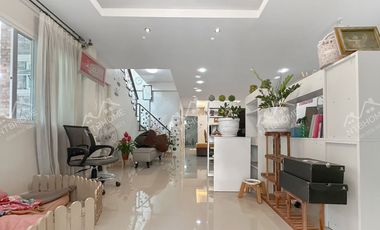 หมู่บ้านลานทอง ปากเกร็ด แปลงมุม ต่อเติมครบ ทำเลดีติดถนนใหญ่ติวานนท์