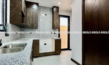 Casa en Venta Fraccionamiento Denali Rejon  $ 4,200,000.