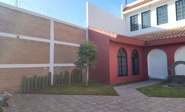 Casa Con Departamento A Pie De Calle En Venta En Chipilo De Francisco Javier Mina