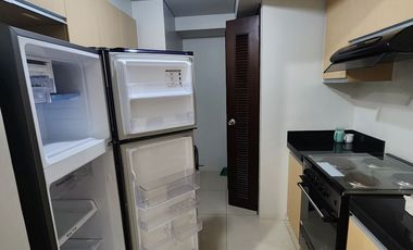 1BR w/ parking Escala Salcedo, Makati. Beside Salcedo Park