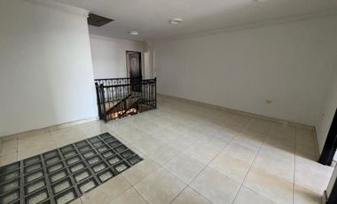 ARRIENDO APARTAMENTO DUPLEX, EN EL CENTRO DE LA CIUDAD