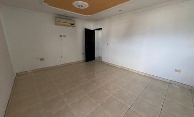 ARRIENDO APARTAMENTO DUPLEX, EN EL CENTRO DE LA CIUDAD