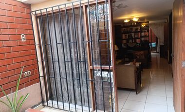 Se Vende Hermosa Y Acogedora Casa De 3 Pisos + Azotea