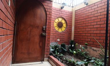 Se Vende Hermosa Y Acogedora Casa De 3 Pisos + Azotea